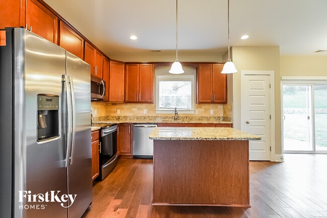 Building Photo - 357 Lola Ln