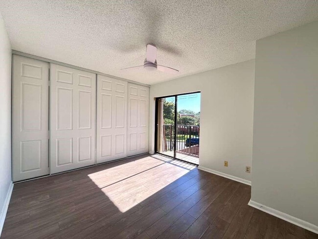 Building Photo - 2971 Waterford Dr S