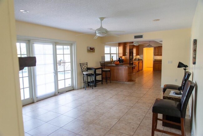 Building Photo - 315 Lazy Acres Ln