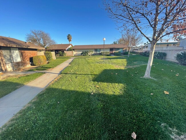 Building Photo - Ranch Style Attached Home