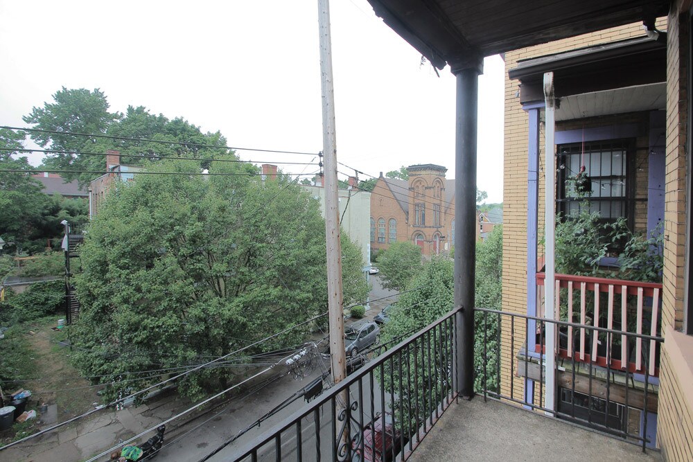 Building Photo - 405 Peebles St