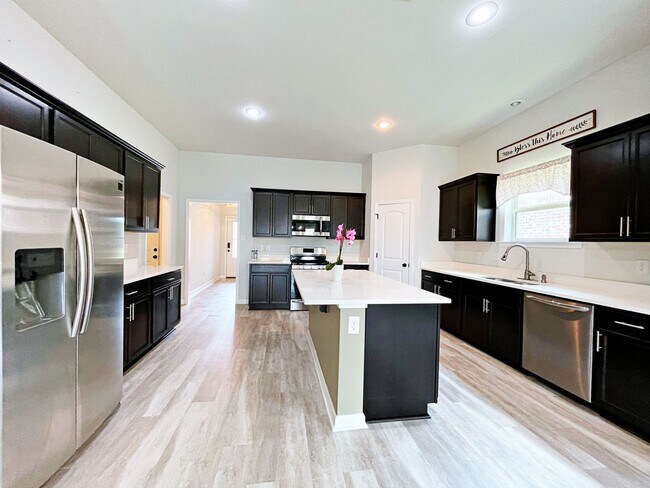 Building Photo - 4 Bedroom House in Hunters Trace