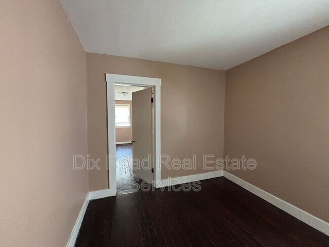 Building Photo - 24 Lutz Ave