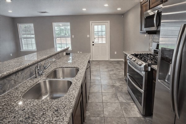 Building Photo - 2518 Staples St