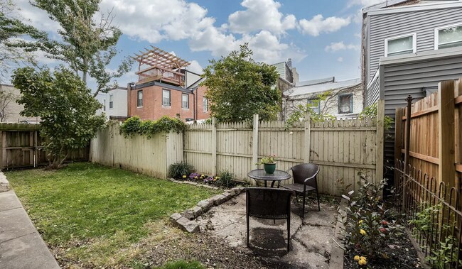 Building Photo - 305 E Cabot St