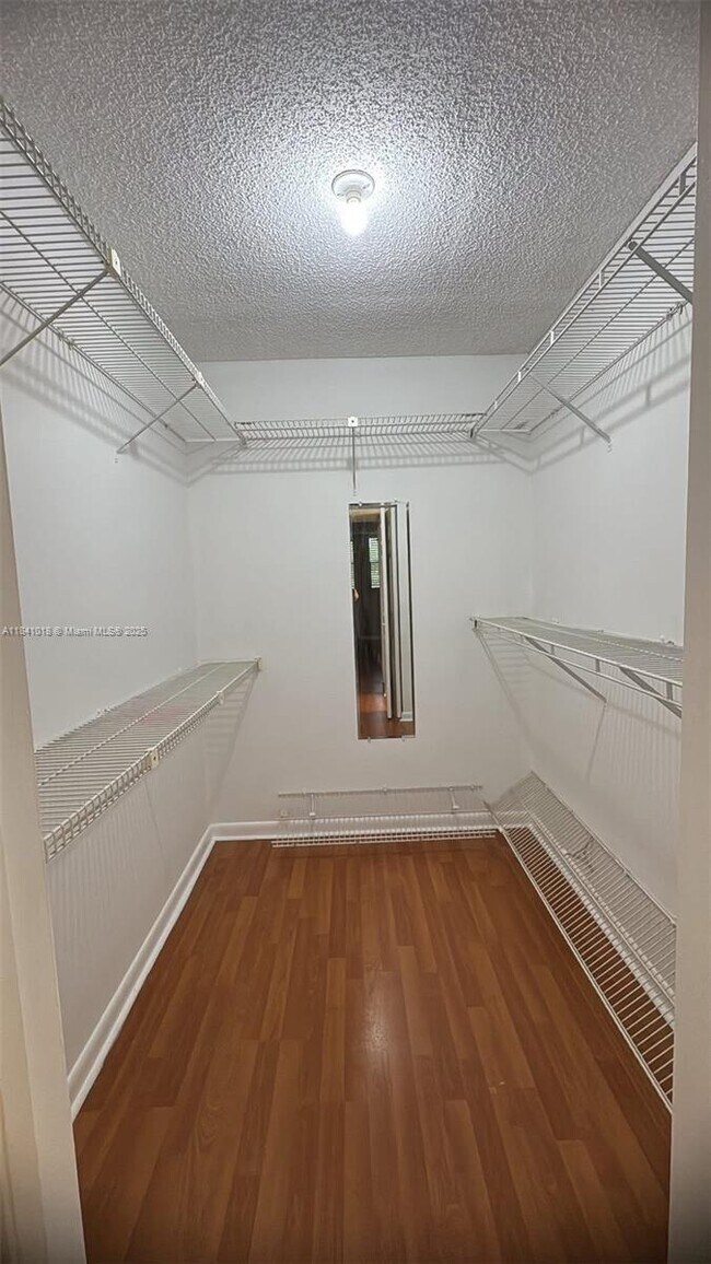 Building Photo - 491 Racquet Club Rd