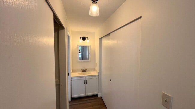 Building Photo - 1597 Navajo Dr