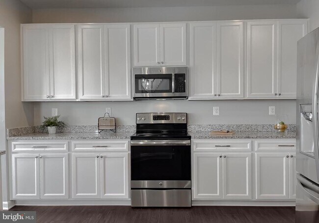 Building Photo - 23246 Lindsay Dr