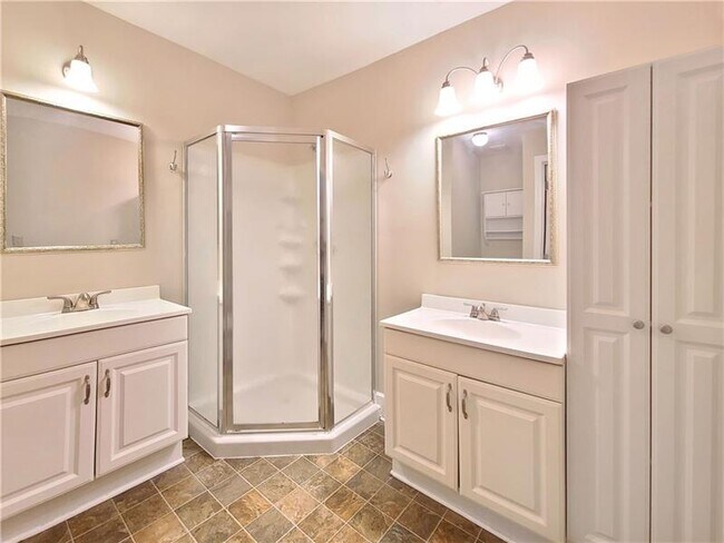 Building Photo - 140 Brook Cir SE