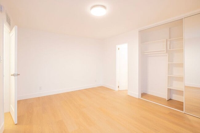 Building Photo - 921 N Gardner St