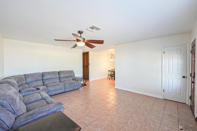 Building Photo - 2146 S 47th Ave
