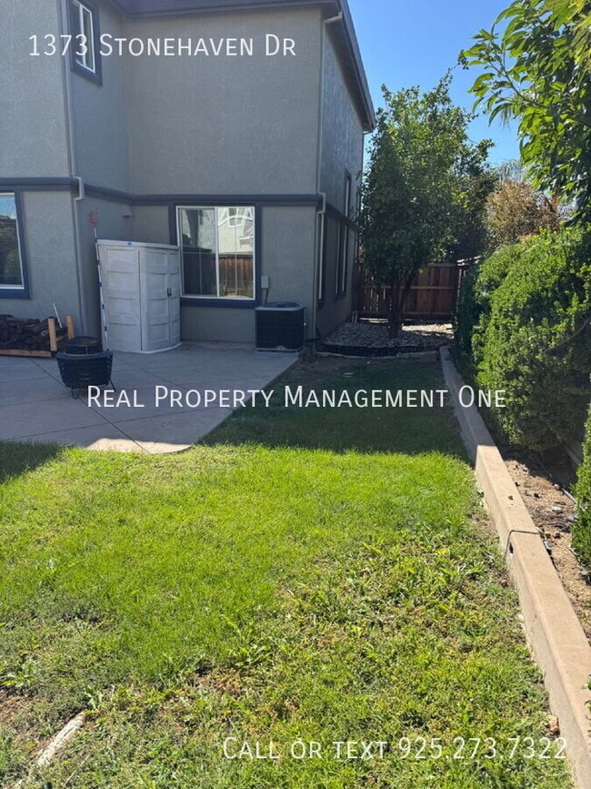 Building Photo - 1373 Stonehaven Dr