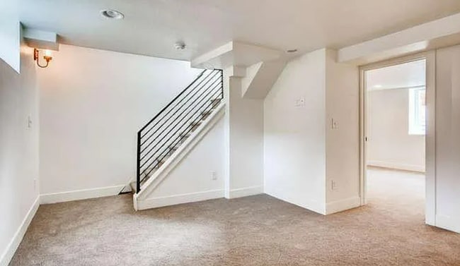Building Photo - Three bedroom, 2 bathroom modern property!...