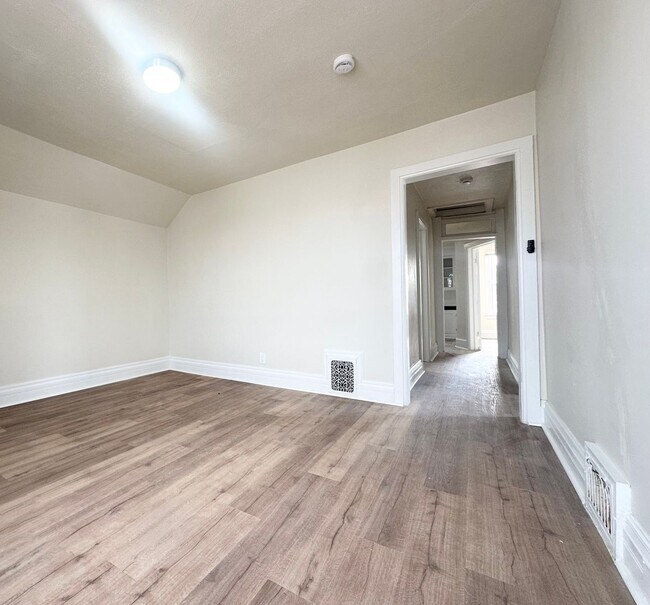 Building Photo - 1201 S 15th St