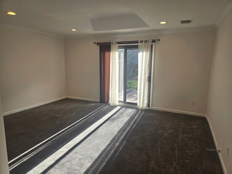 Building Photo - 68 Scarlett Dr