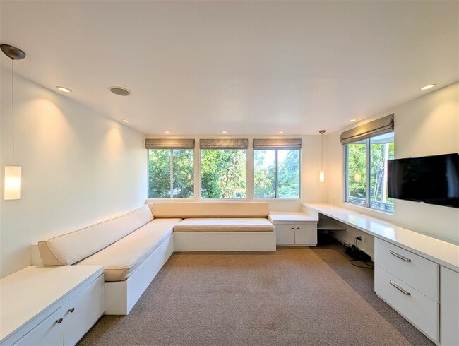 Building Photo - 10 Idalia Ct