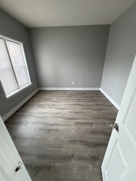 Building Photo - 6633 S Ellis Ave