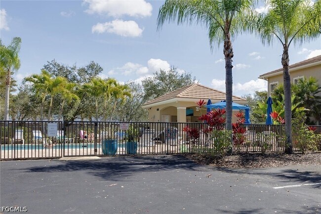 Building Photo - 3240 Cottonwood Bend