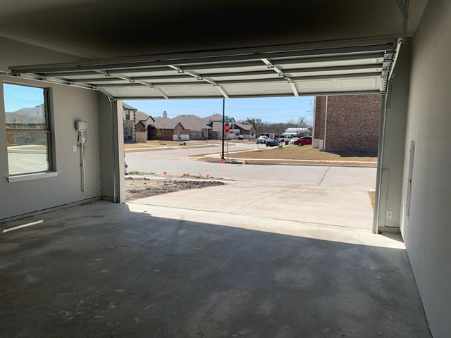 Building Photo - 601 Long Prairie Dr