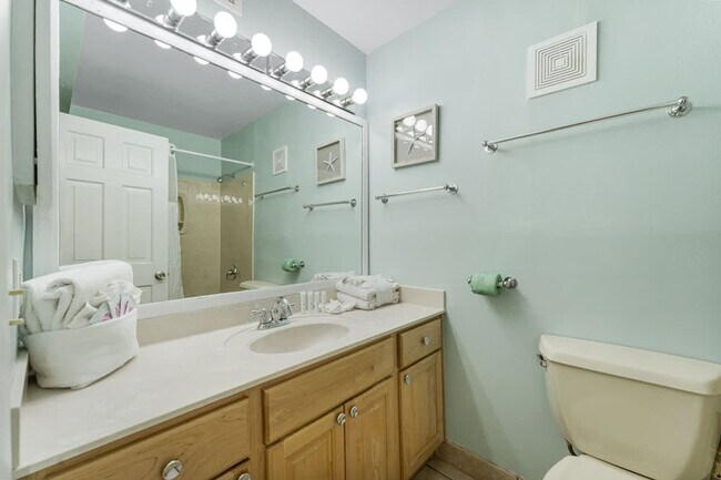 Building Photo - 8743 Thomas Dr