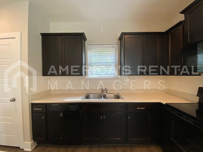 Building Photo - Large Townhome for Rent in Gardendale...  View with 48 Hours Notice!