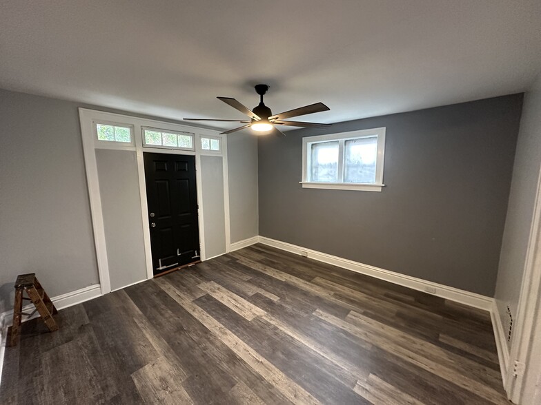 Living Room - 1058 Veronica Ave