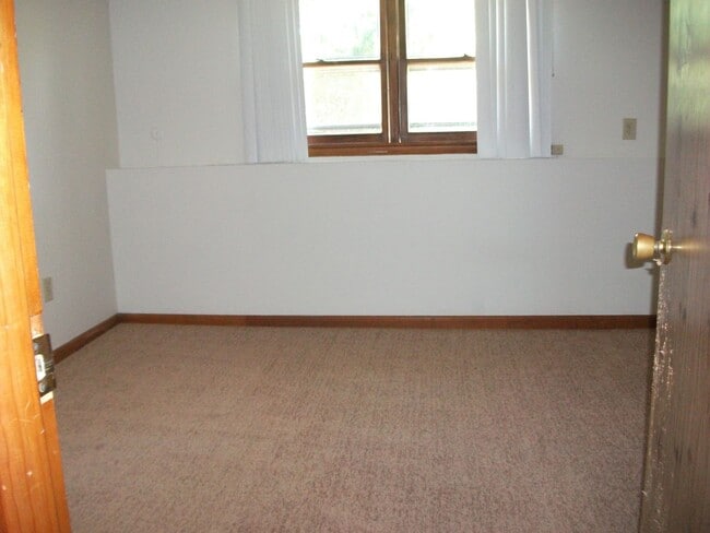 Building Photo - 6463 Wells Dr