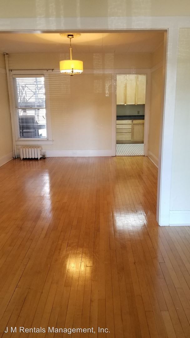 Primary Photo - 711 Broadway N