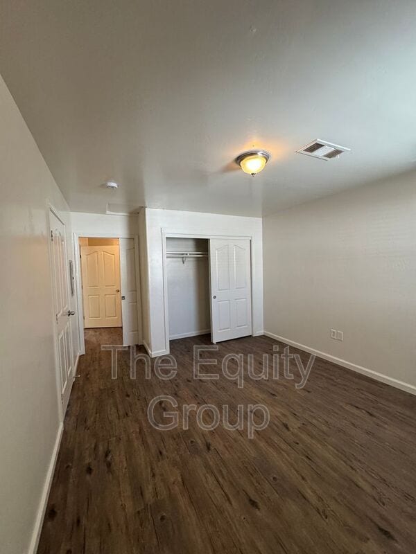 Building Photo - 433 N Park St