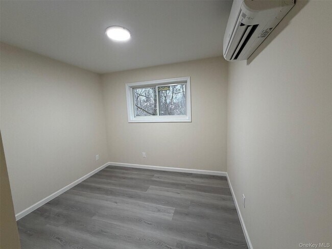 Building Photo - 16 Cornwall Ln