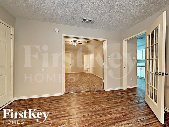 Building Photo - 3815 Coronet Ln