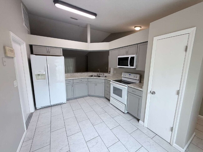 Building Photo - 4 Bedroom Home for Rent in Lakeland!