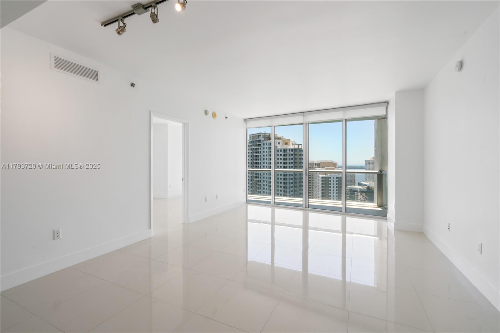 Building Photo - 475 Brickell Ave