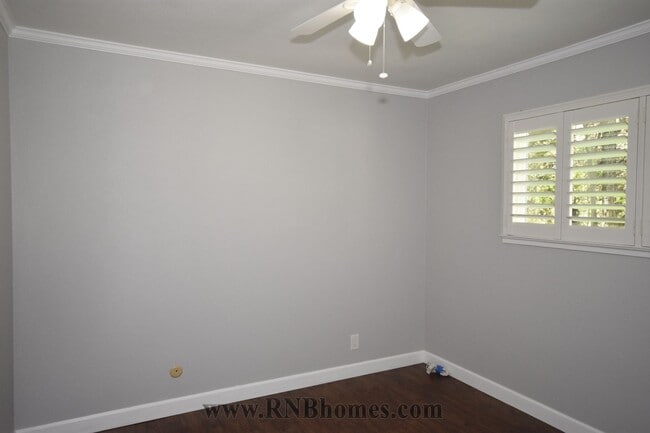 Building Photo - 415 Sutton Pl