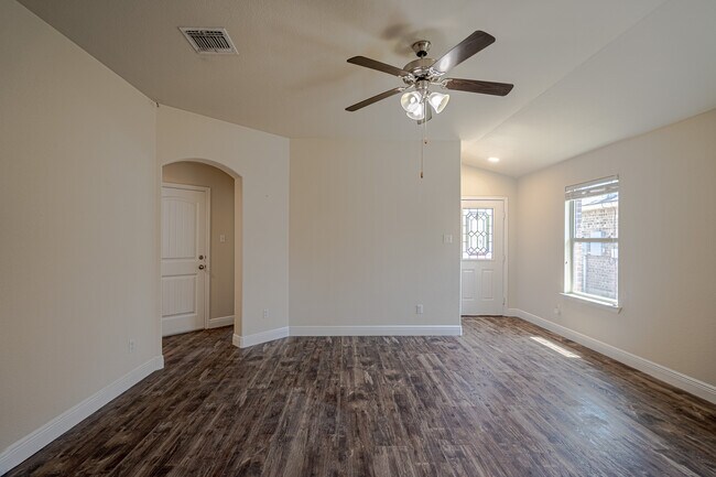 Building Photo - 121 Hematite Ln
