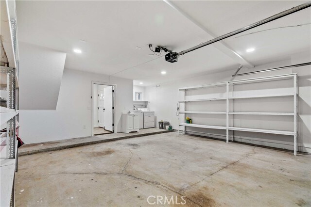 Building Photo - 552 Hahn Ave