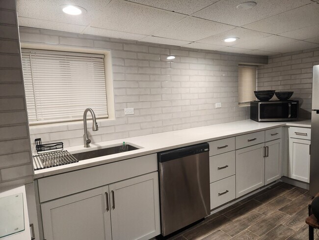 Building Photo - 5848 N Merrimac Ave