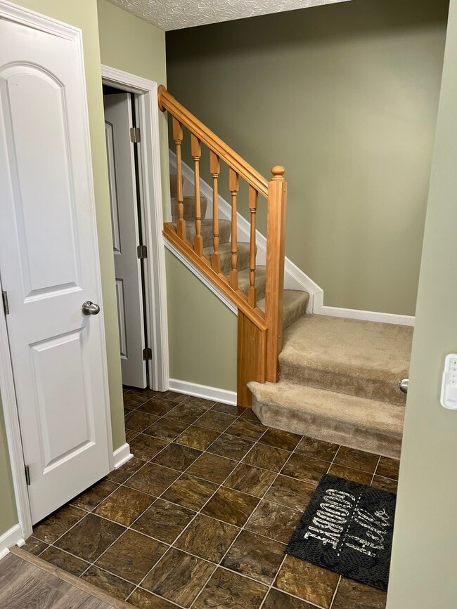 Entryway - 5537 Goose Falls Dr