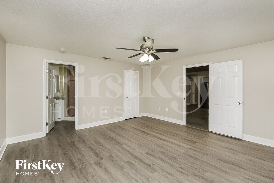 Building Photo - 5322 Plum Ave