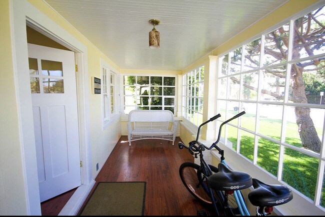 Building Photo - 220 Avenue A