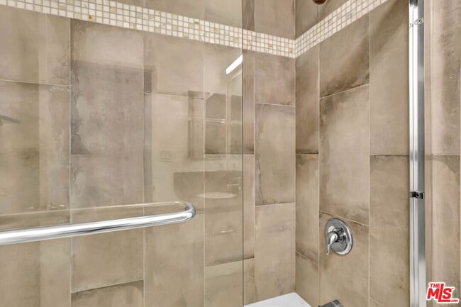 Building Photo - 831 2nd St