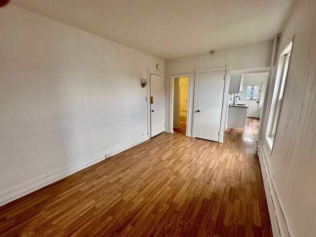 Building Photo - 1014 S 6th St