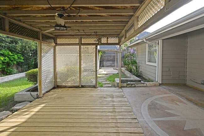 Building Photo - 1131 River Rock