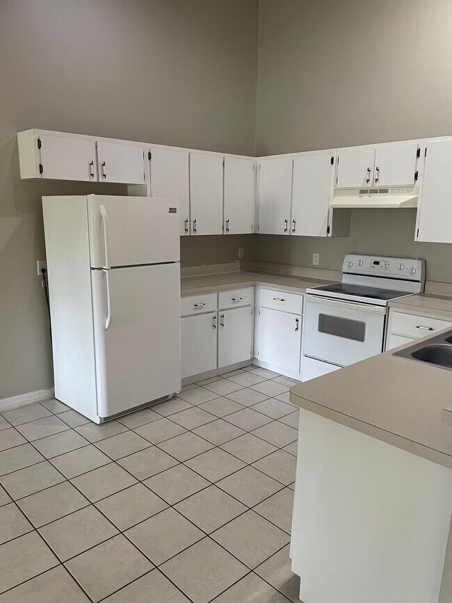 Building Photo - 2/2 Villa with a One-car garage in Dade City!