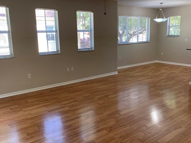 Building Photo - 2565 Centergate Dr