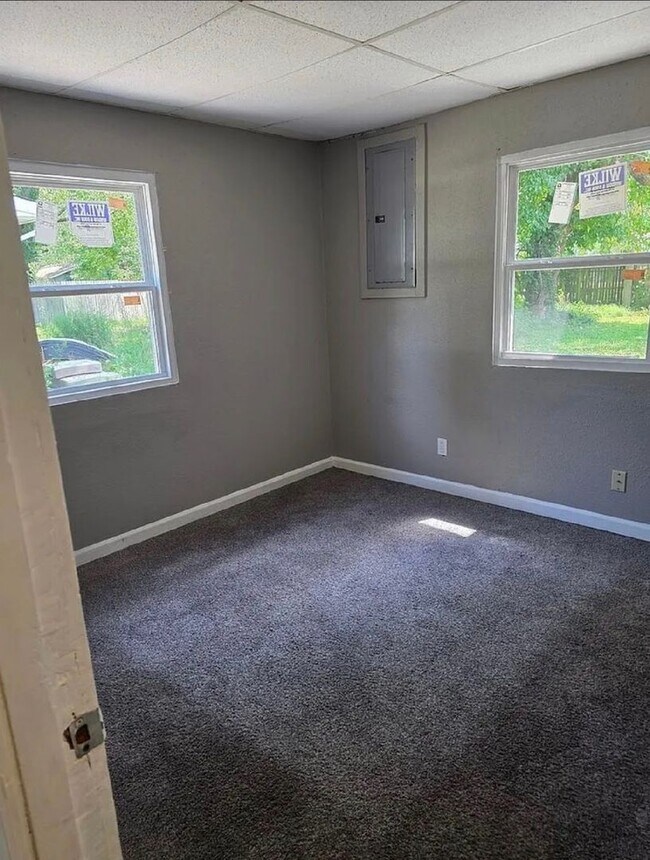 Building Photo - Charming 3BR House in East Saint Louis