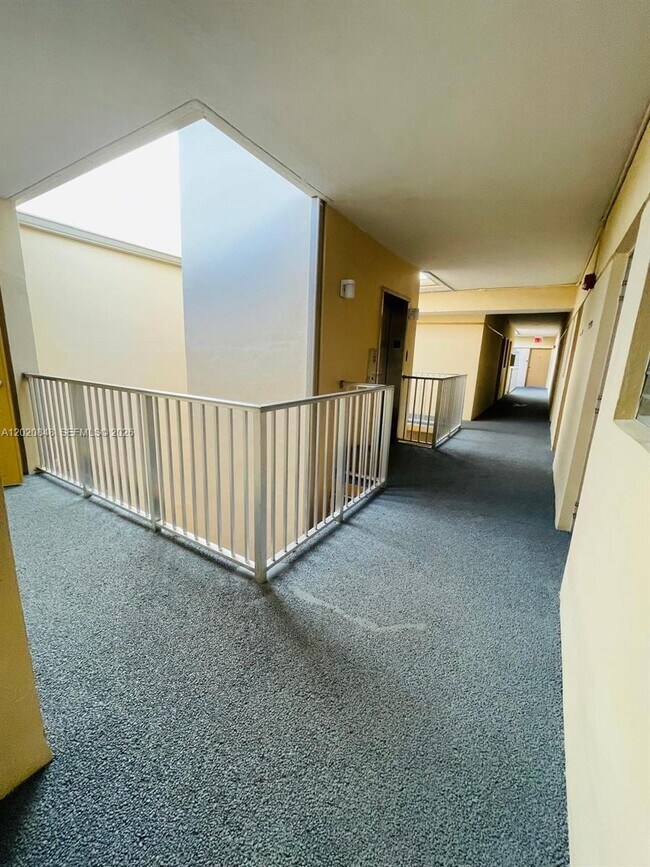 Building Photo - 9175 SW 77th Ave