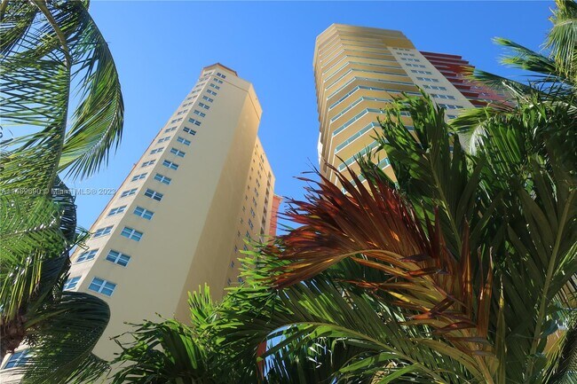 Building Photo - 2650 Lake Shore Dr