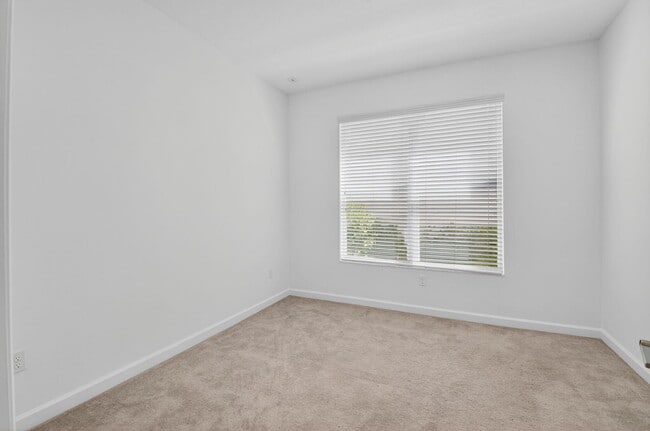 Building Photo - 4320 Buttonwood Dr