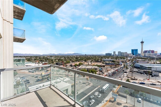 Building Photo - 900 S Las Vegas Blvd